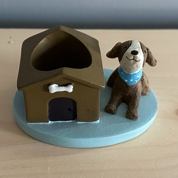 ROOGO | Resin Dog + House Shaped Small Planter | Air Plant - Picture 2 of 7